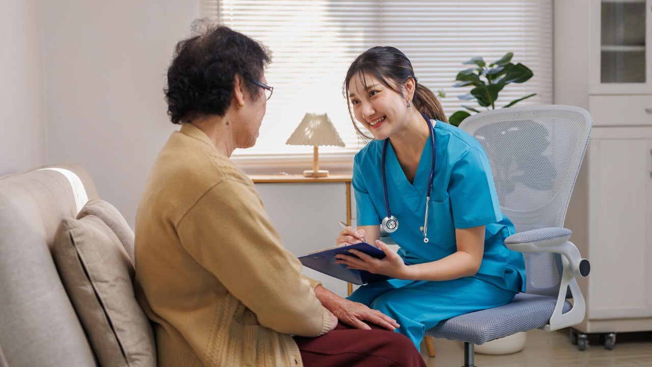 Nurse asking questions to an elderly patient