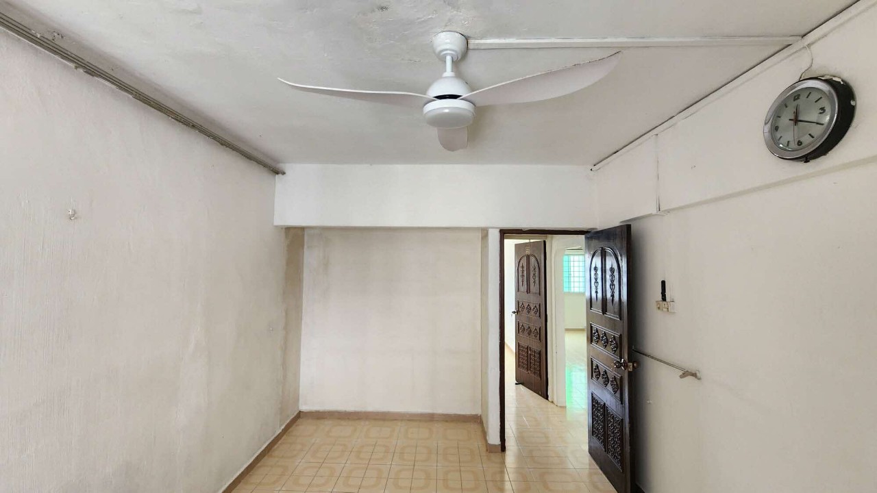ismail's flat before renovation