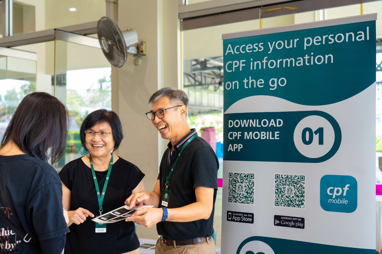 Hwee Boon and Wai Chung demonstrating use of CPF Mobile app